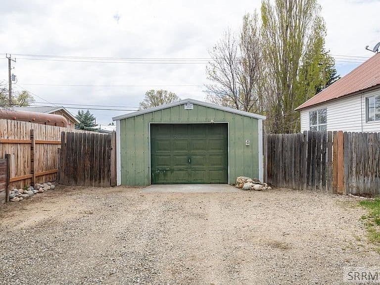 1425 Jefferson Ave photo 4