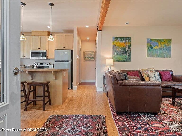 9088 Village Way photo 5