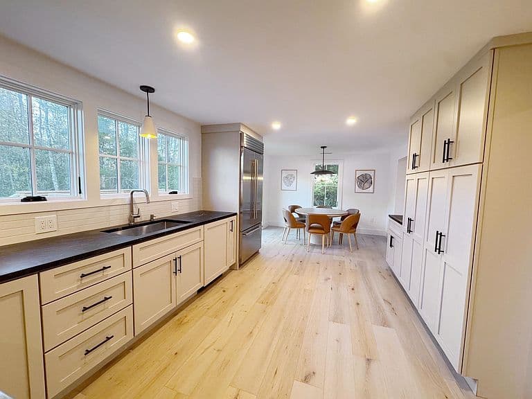 326 West Road photo 2