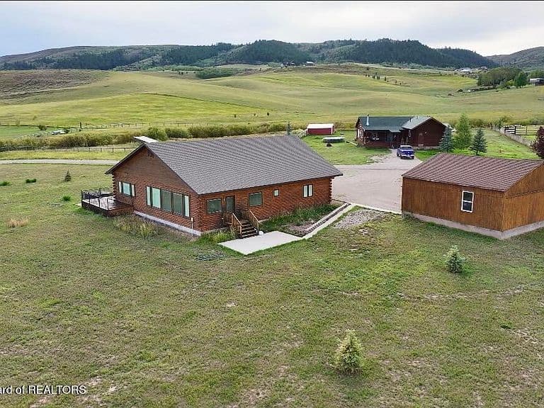 89 Wendy Ln photo 5