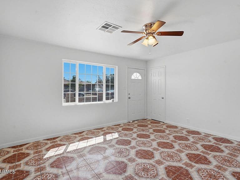 3806 W SHERIDAN Street photo 5