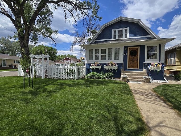 21 S Stacy Ave photo 2