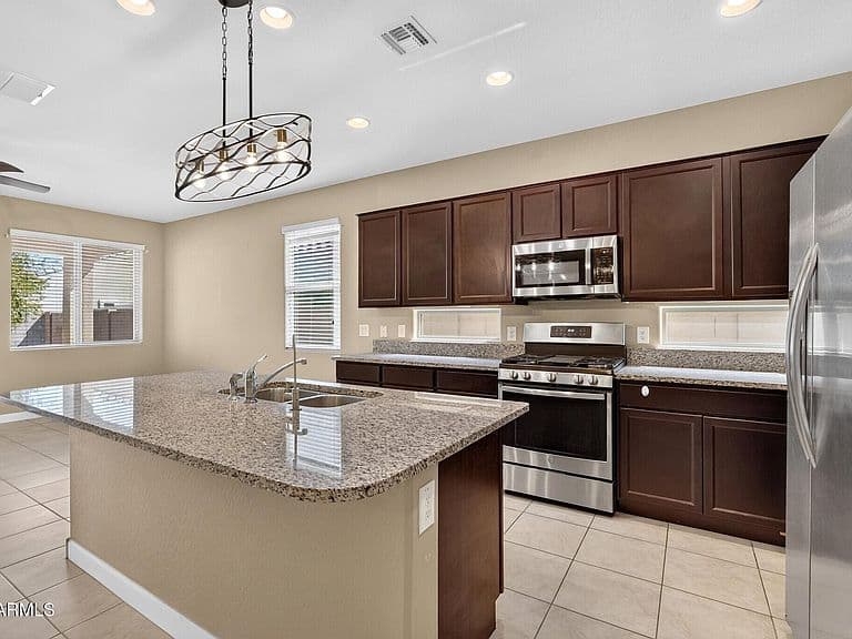41380 W WILLIAMS Way photo 2