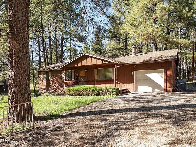 420 Lodge Dr photo 1