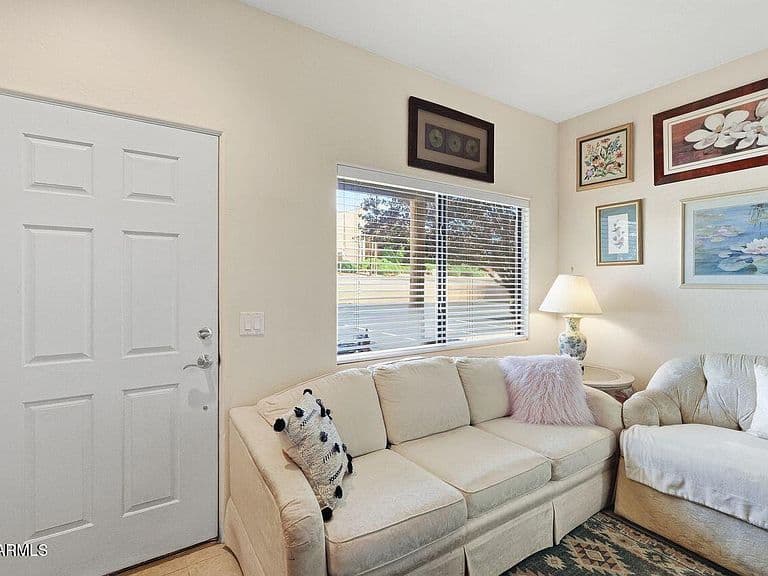 4210 N MONTEZUMA Avenue #12 photo 2