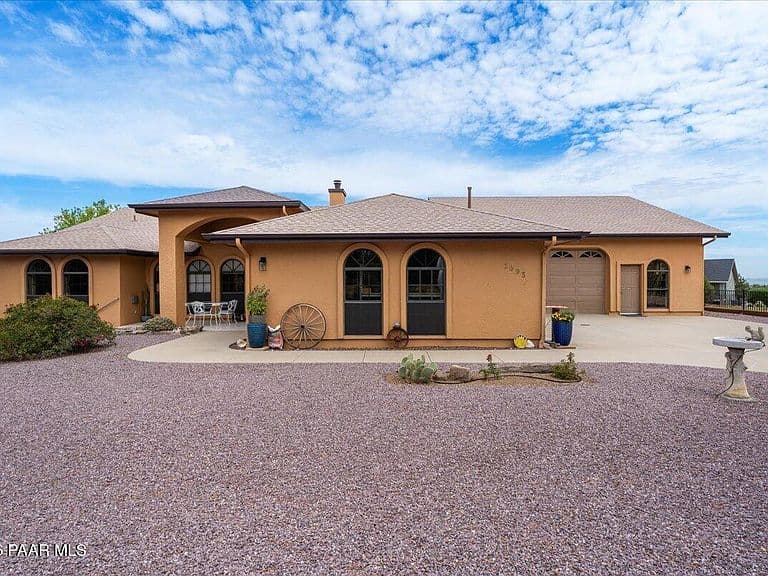 1093 Fawn Ln photo 3