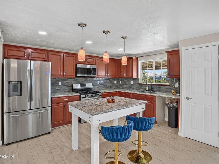3629 E Winchcomb Drive photo 4