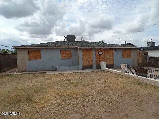 2117 E HOWE Avenue photo 1