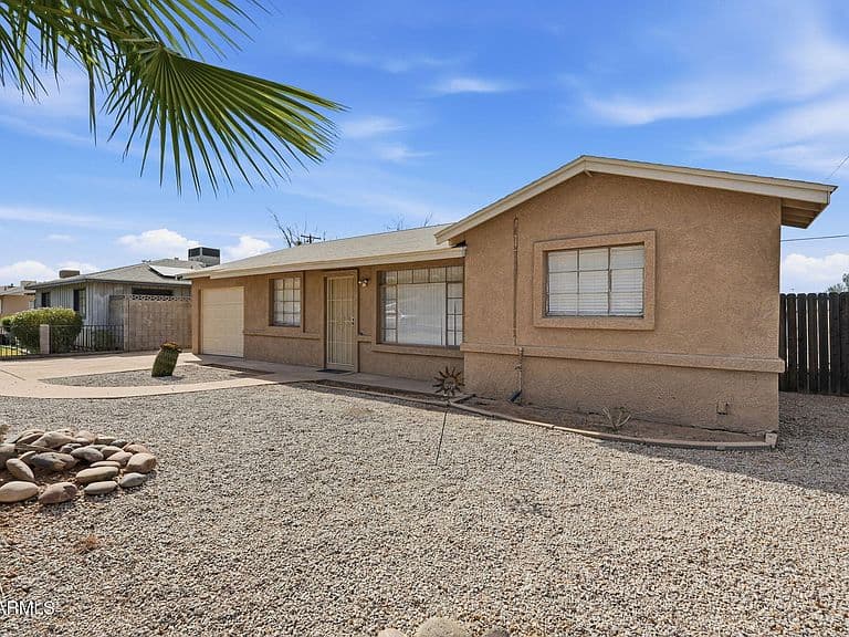 2231 W ORANGEWOOD Avenue photo 2