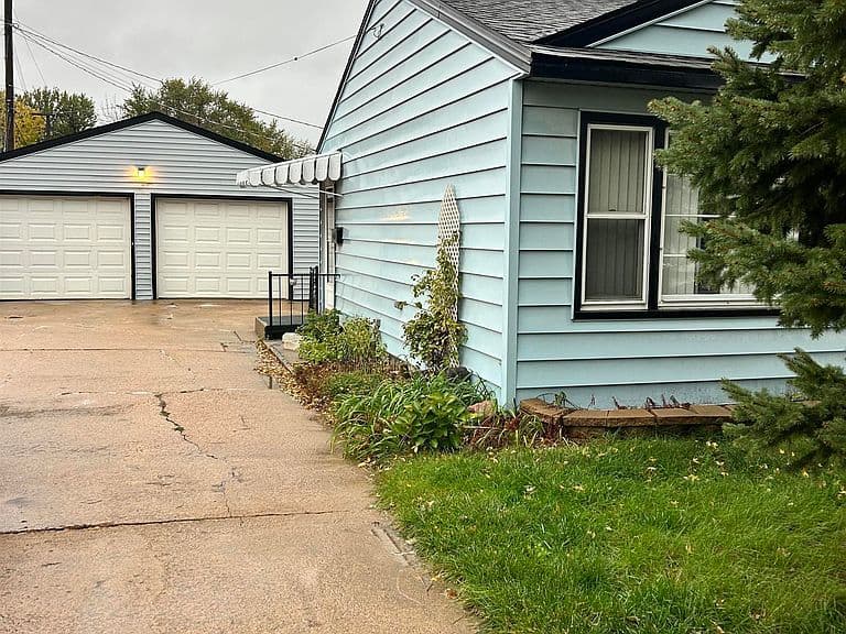 2613 W Madison St photo 2