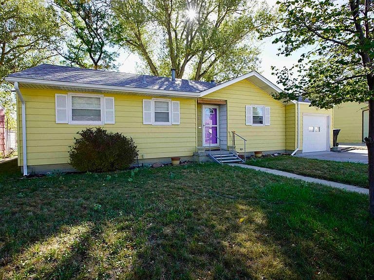 2751 S Coffman Ave photo 2