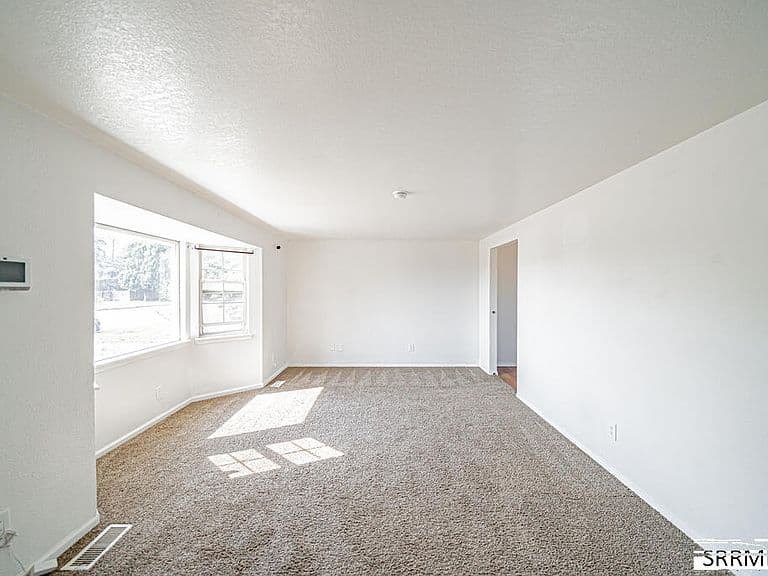 3455 S Ross Ave photo 3
