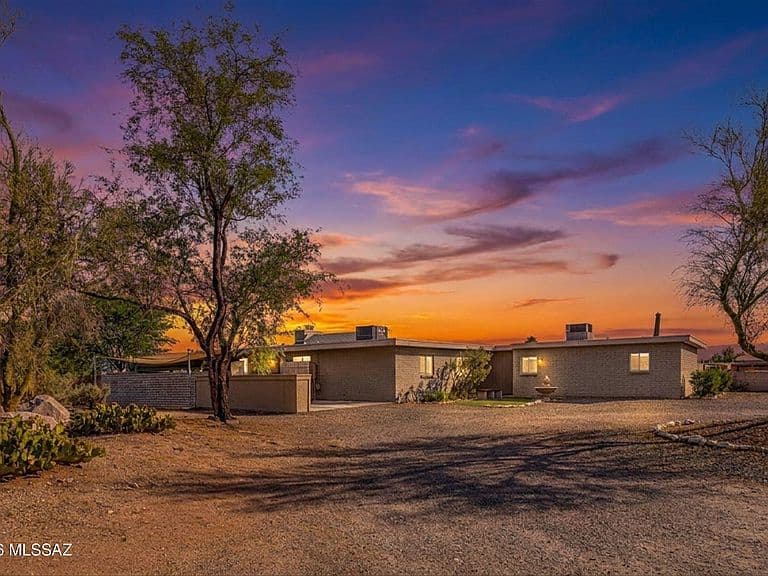 7356 N Casablanca Dr photo 2