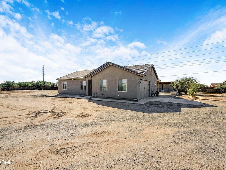 28204 N 256TH Avenue photo 2