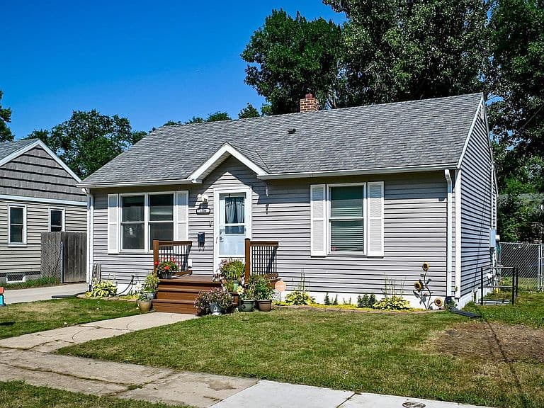 1204 5th Ave NW photo 3