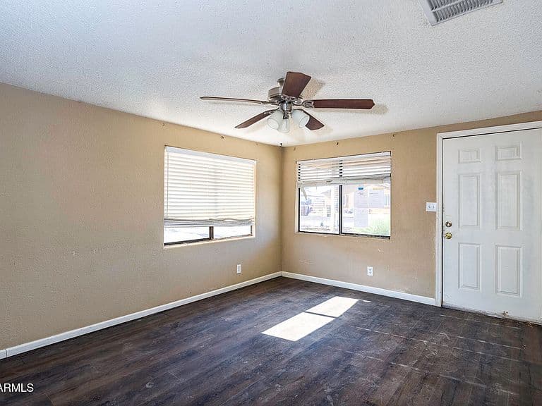 548 W DEWEY Avenue photo 5