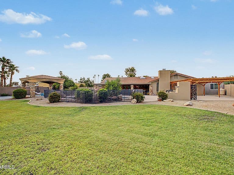 6921 E VOLTAIRE Avenue photo 1