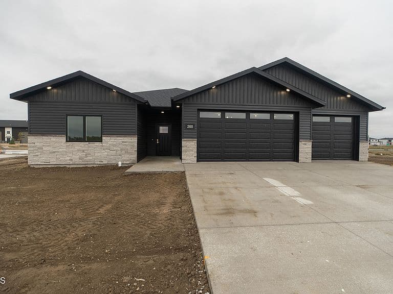 200 Paradise Dr photo 1