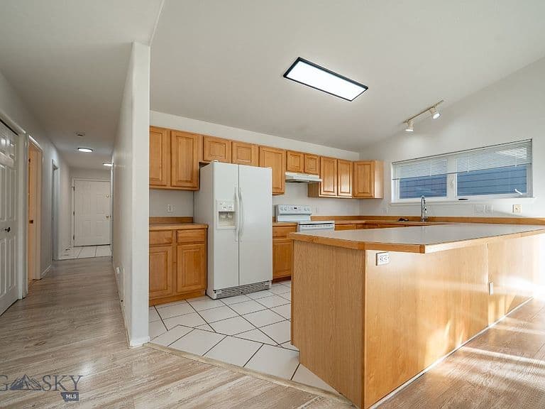 529 N 14th St APT B photo 3