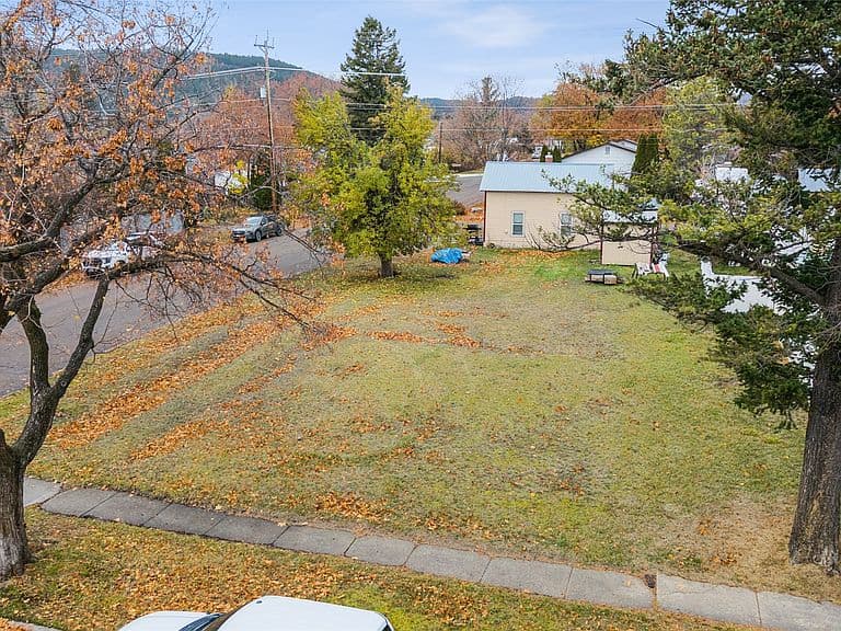 446 7th Ave W photo 5