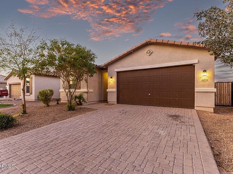 44216 W Palo Aliso Way photo 4