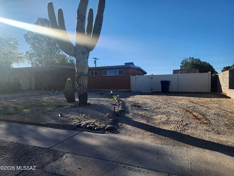 7342 E 28th Pl photo 2