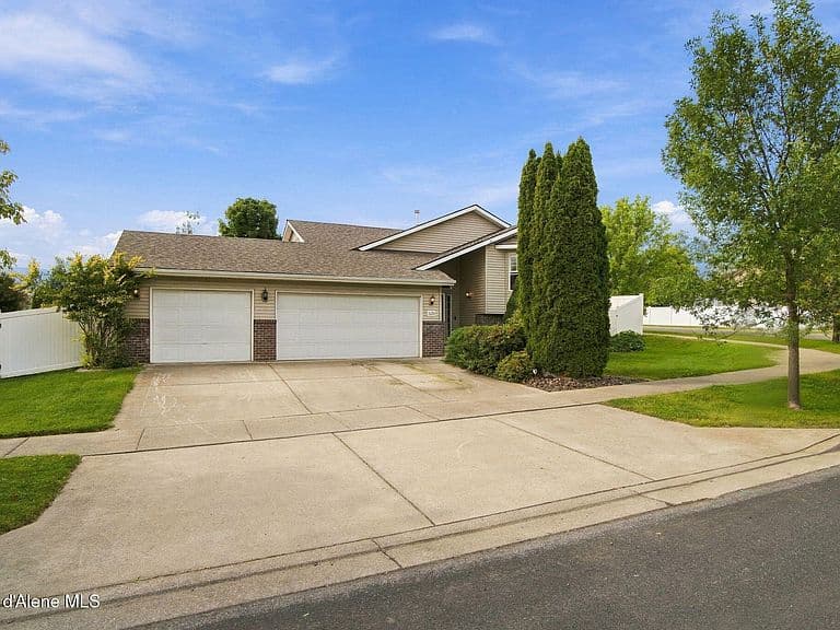 8220 N Salmonberry Loop photo 1
