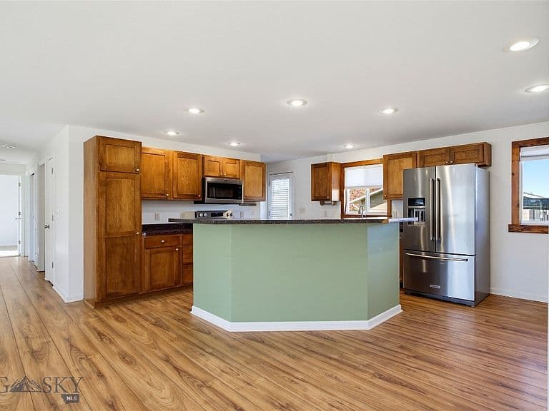 1355 Texas Ave photo 2
