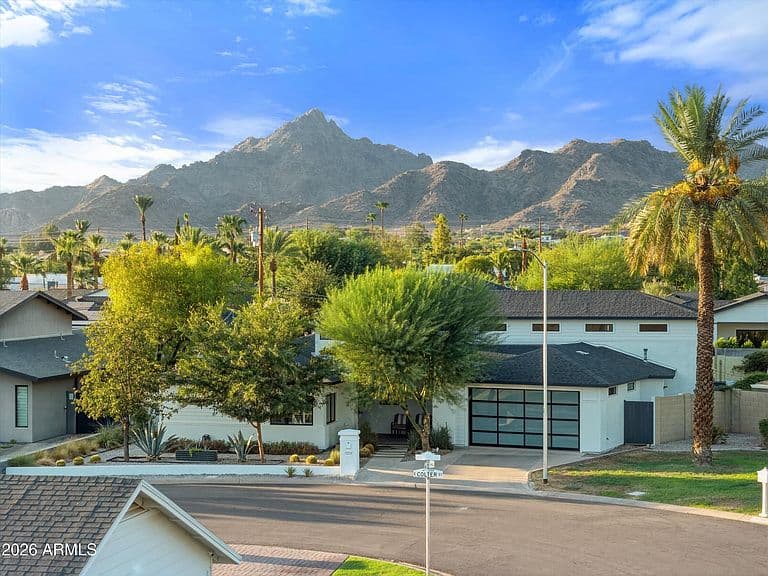 3230 E COLTER Street photo 2