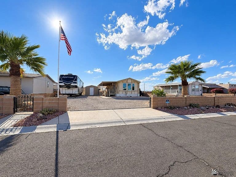 10462 S Spring Ave photo 1