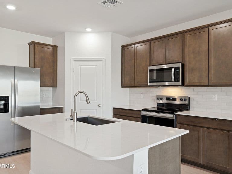 25446 W LA SALLE Street photo 3