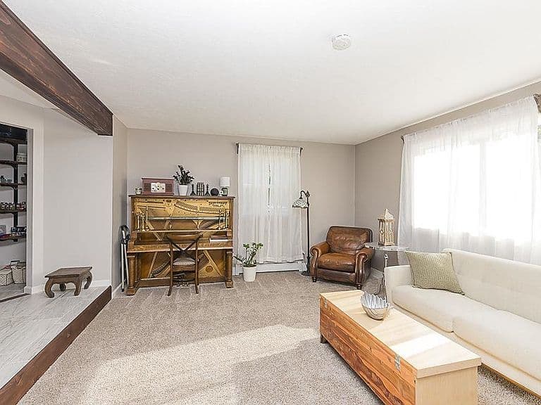 230 Jade St photo 4