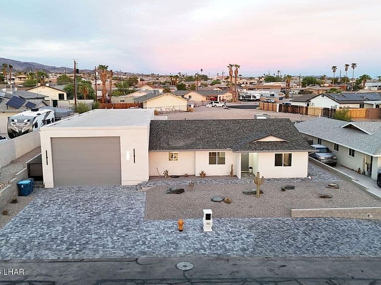 180 Wayfarer Ln photo 1