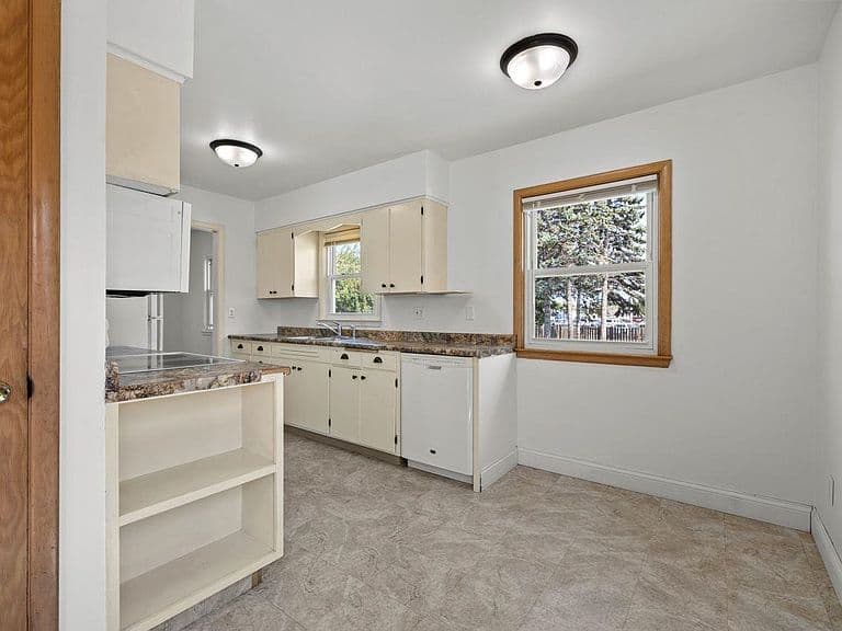 1909 4th St SW photo 5