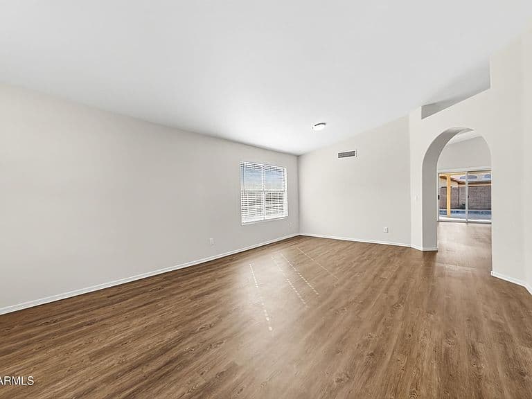 10005 W MOHAWK Lane photo 4