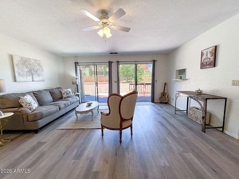 710 Sunshine Lane photo 4