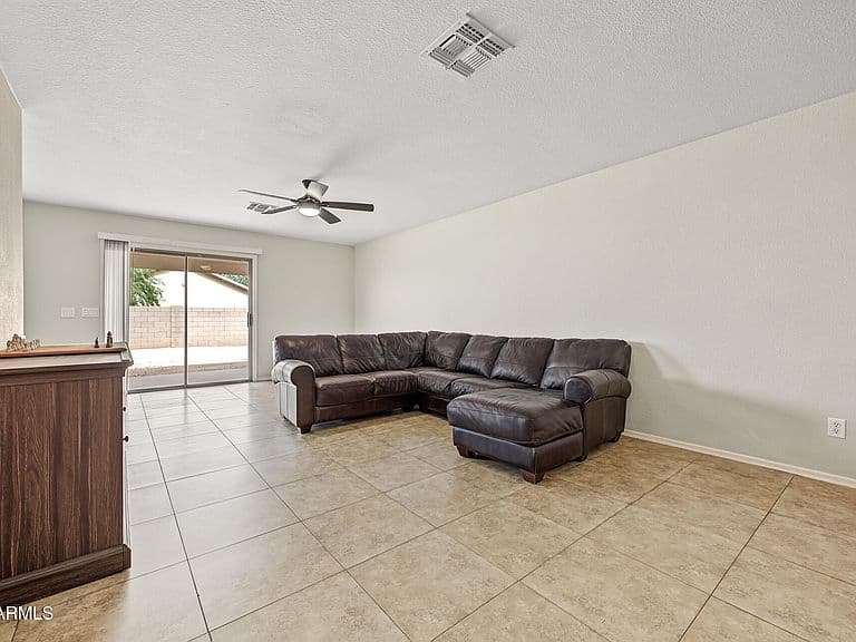 1124 W BURGESS Lane photo 5