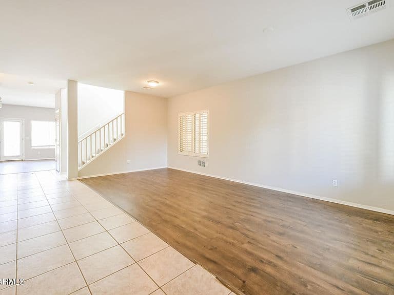 1186 E COUNTRY CROSSING Way photo 3