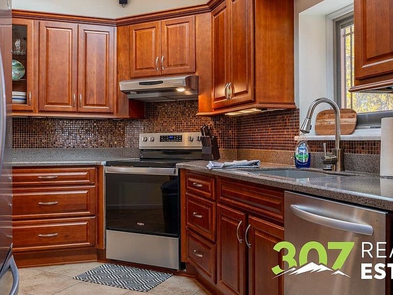 1010 River Grove Dr photo 5