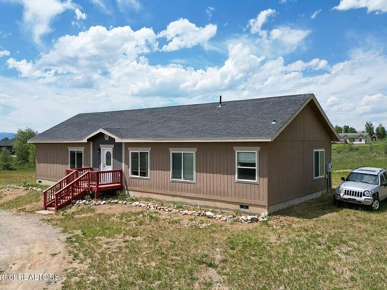 211 Ponderosa Dr photo 3