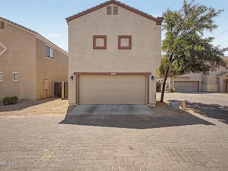 1322 E DUNBAR Drive photo 3