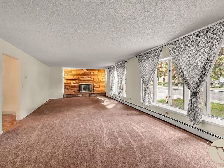 731 Orchard Ln photo 2