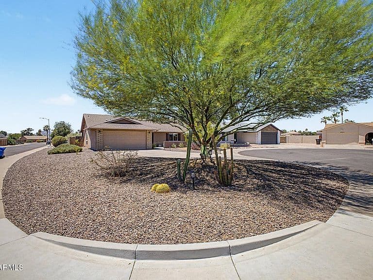 4061 E KAREN Drive photo 2
