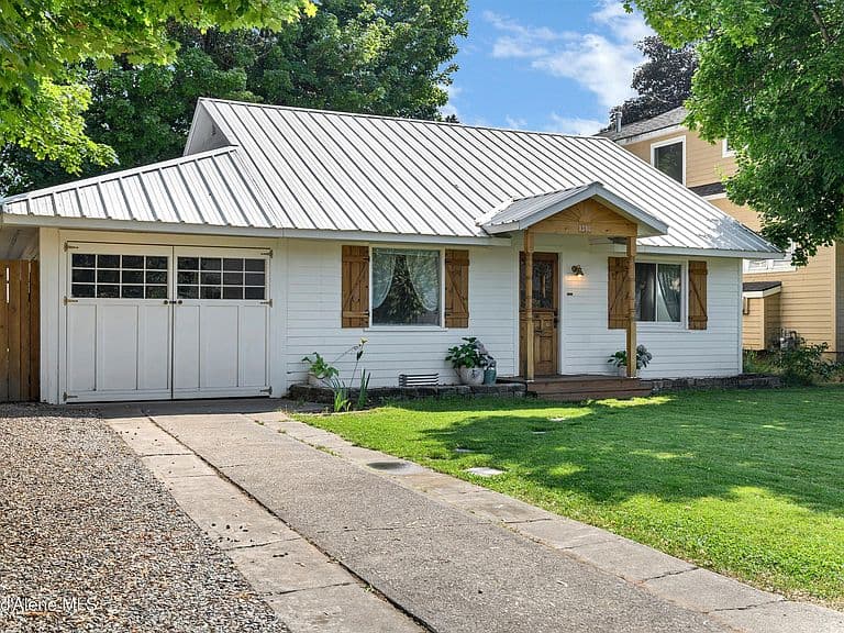 1310 E Maple Ave photo 1