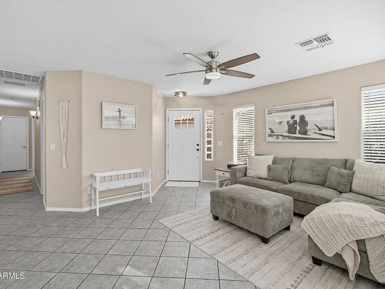 2001 S Bahama Dr photo 2