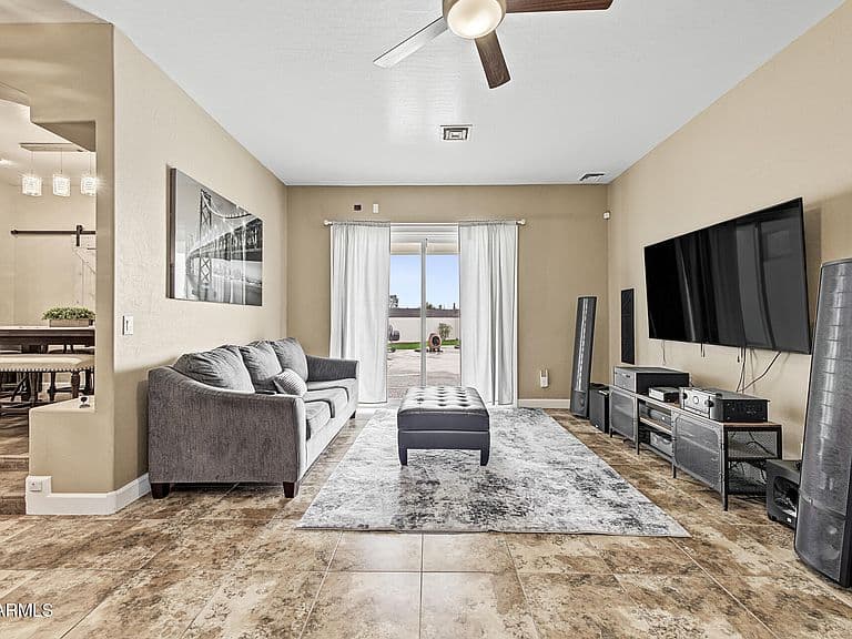 10819 E THE GRIFFIN Way photo 5