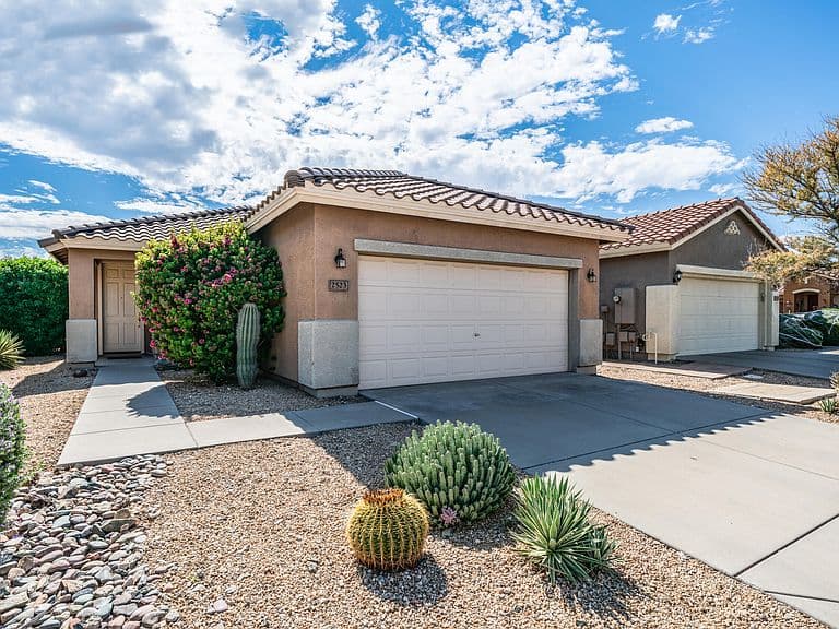 2523 W Memorial Drive photo 1