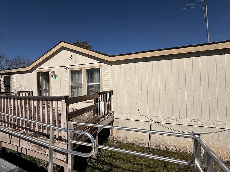 131 Forrest Dr photo 4