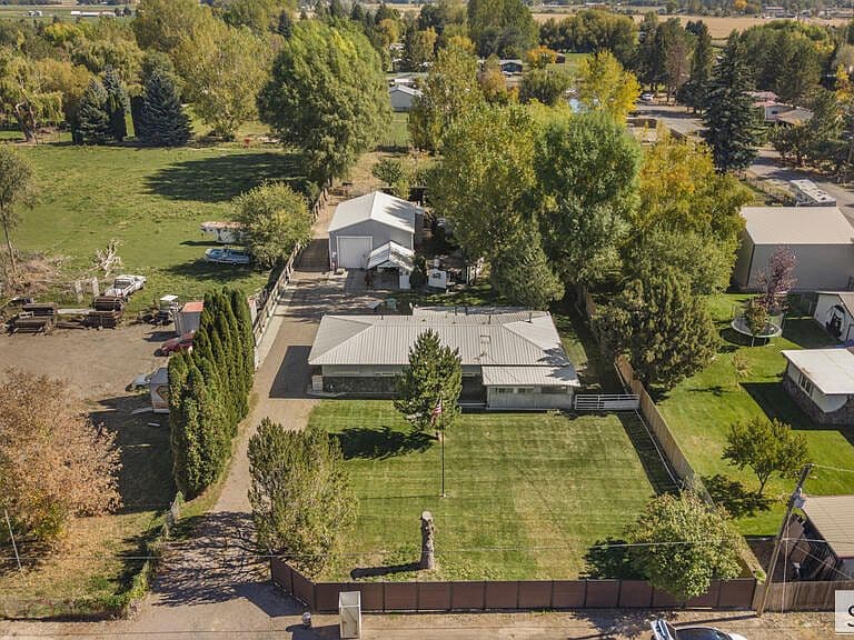 902 W Harmony Dr photo 5