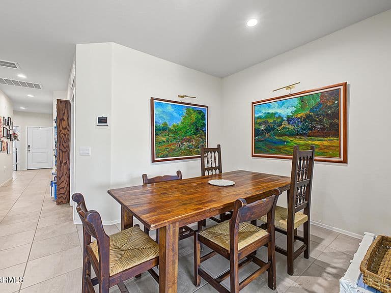 18641 W DESERT HOLLOW Drive photo 4